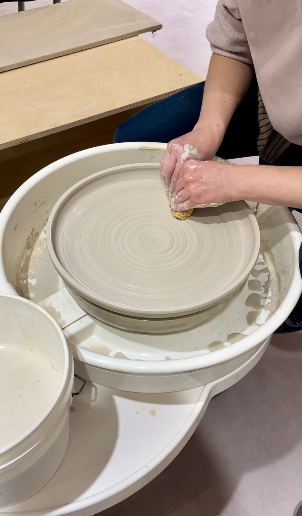 Advanced pottery session - throwing plates