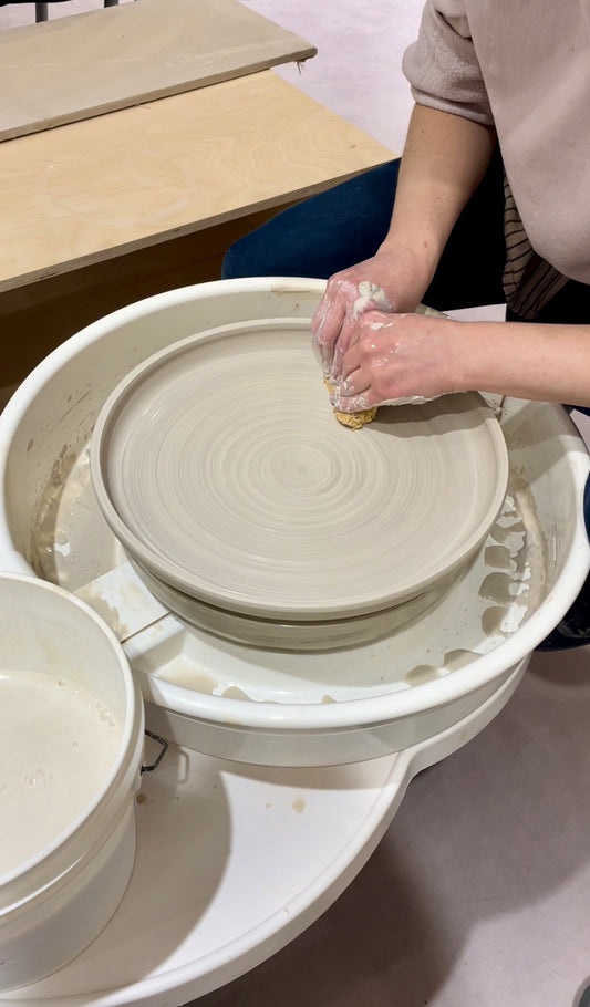 Advanced pottery session - throwing plates