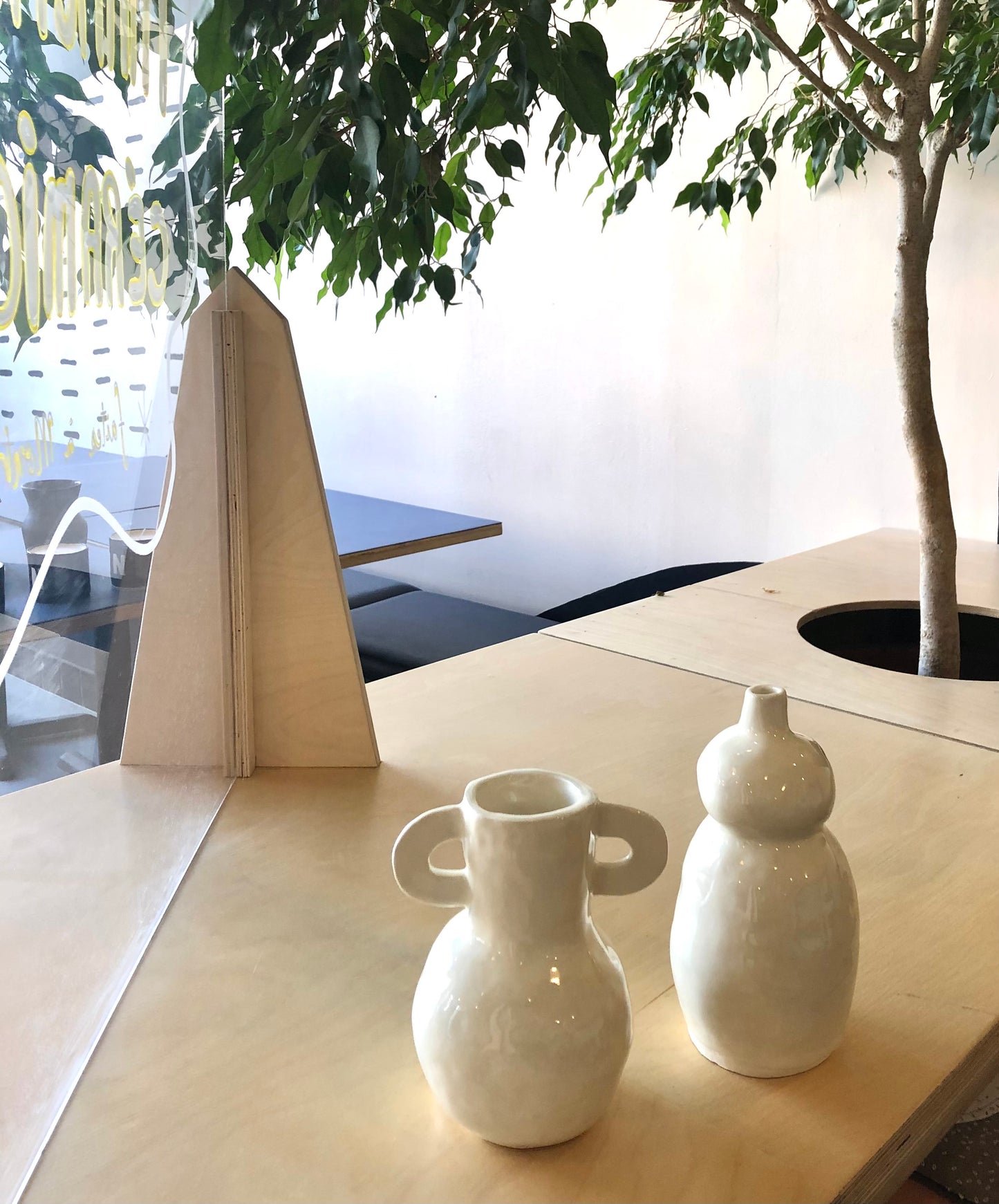 Deux vases réalisés avec la technique des colombins.