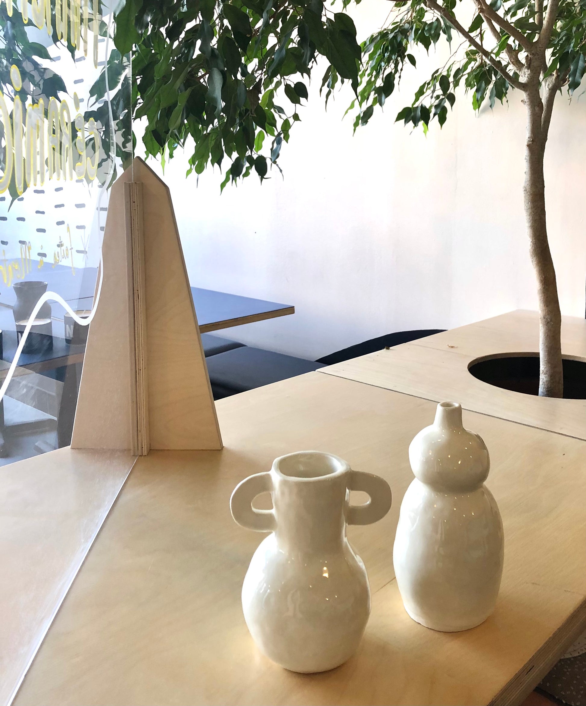 Deux vases réalisés avec la technique des colombins.