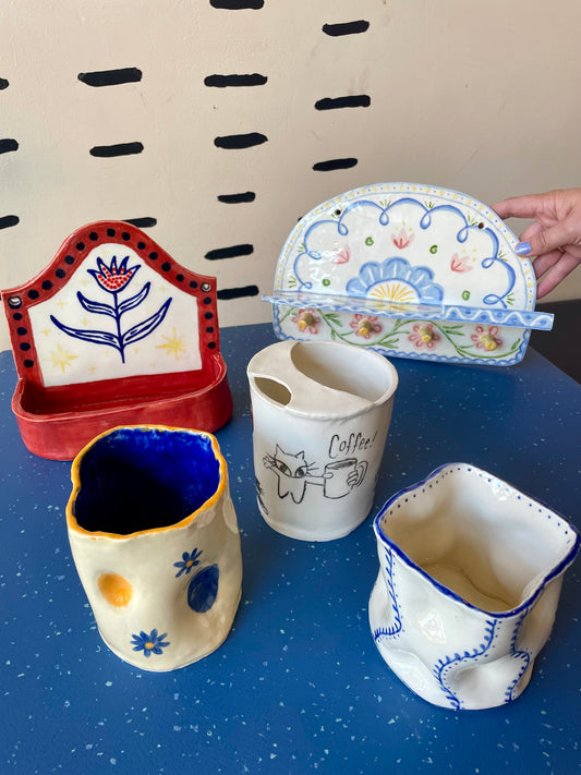 Introduction to handbuilding + Paint your creations at the cafe